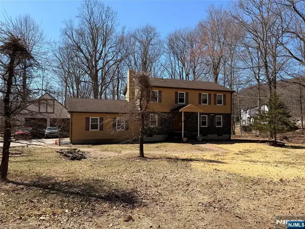 41 Northwood Road, Hopatcong, NJ 07849