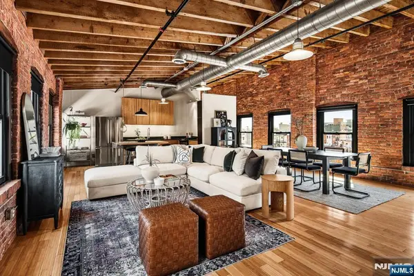 61 New Jersey Railroad Avenue 13, Newark, NJ 07105