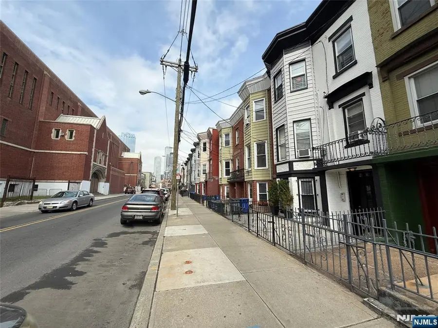 270 1/2 Summit Avenue, Jersey City, NJ 07306 - #2