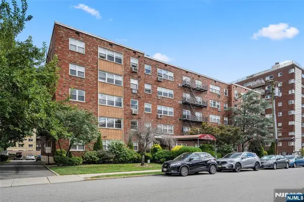 2200 Center Avenue D1, Fort Lee, NJ 07024