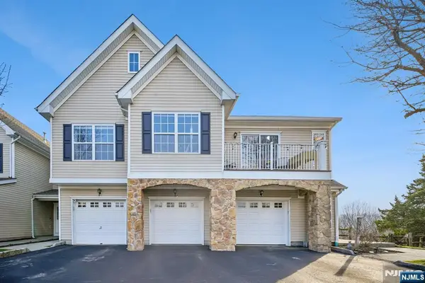 37 Mountainside Drive, Pompton Lakes, NJ 07442