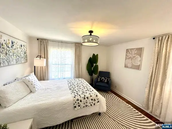 29 Oak Tree Lane, Sparta, NJ 07871