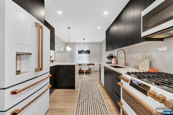 35 Riverview Court 35, Secaucus, NJ 07094