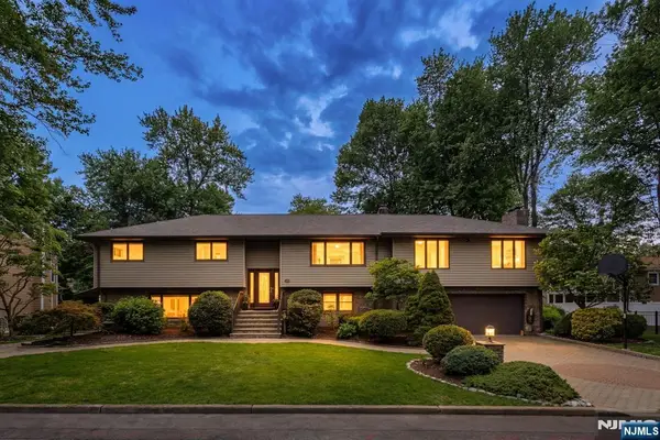 17 Cherry Place, Hillsdale, NJ 07642