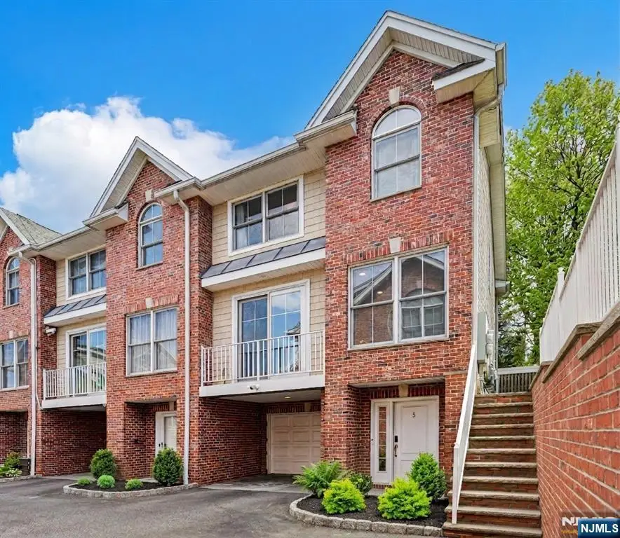 422 Hillside Avenue 5, Palisades Park, NJ 07650 - #1