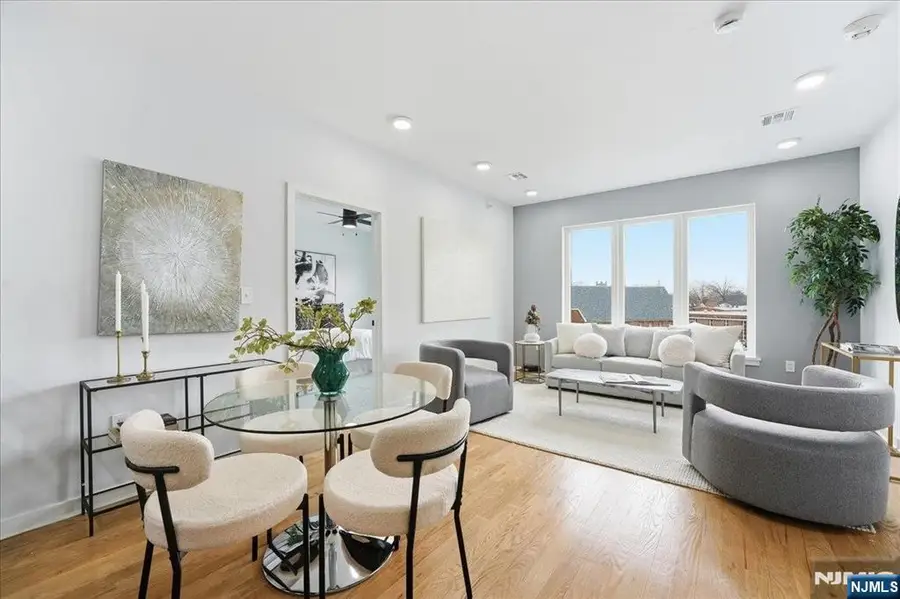 660 Bloomfield Avenue 402, Bloomfield, NJ 07003 - #2