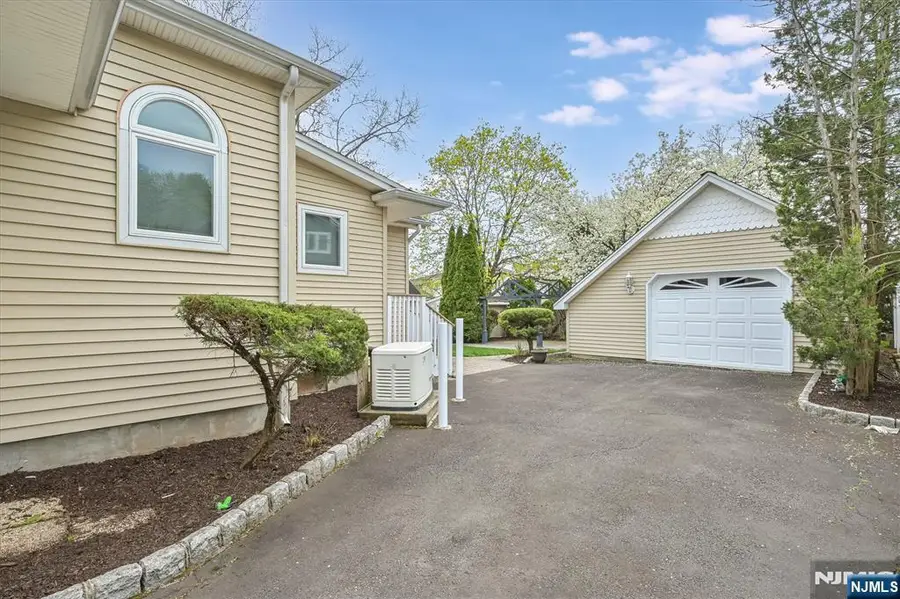 520 Hamilton Avenue, Hasbrouck Heights, NJ 07604 - #2