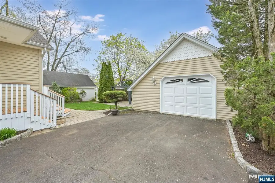 520 Hamilton Avenue, Hasbrouck Heights, NJ 07604 - #3