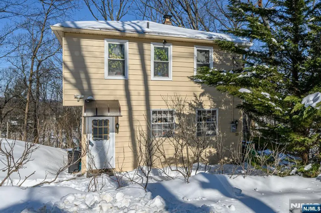 19 Skyland Avenue, Haskell, NJ 07420 - #1