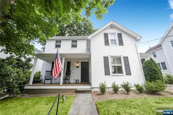 22 Center Street, Midland Park, NJ 07432