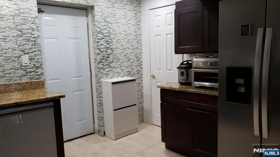 19 Coles Court, River Edge, NJ 07661 - #2