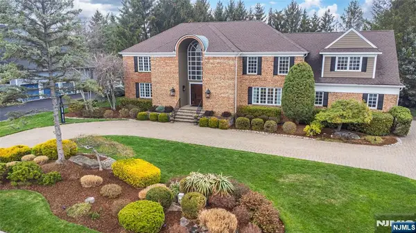 5 Blackberry Lane, Caldwell, NJ 07006