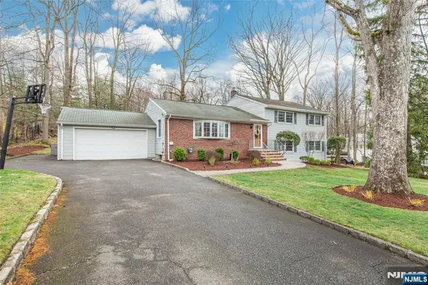 5 Oak Ridge, North Caldwell, NJ 07006