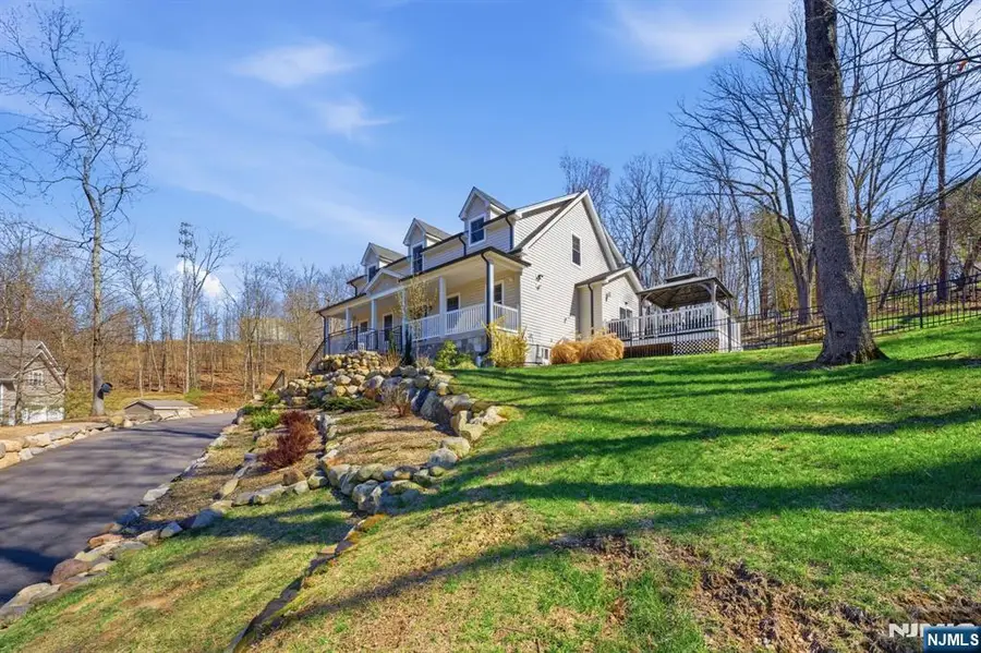 5 Laura Lane, Oakland, NJ 07436 - #2