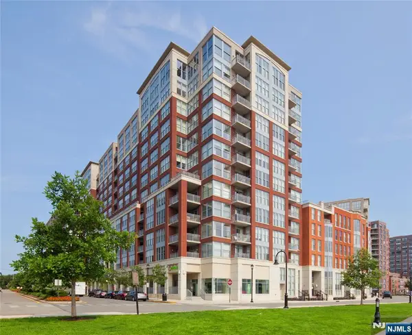 1125 Maxwell Lane 428, Hoboken, NJ 07030