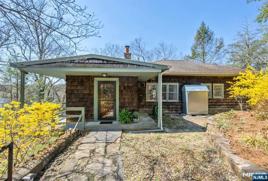 27 Middle Road, Bloomingdale, NJ 07420 - #2