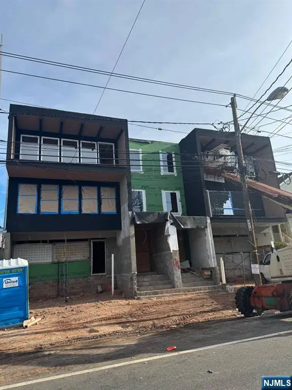 674-676 18th Street, Newark, NJ 07103 - #3