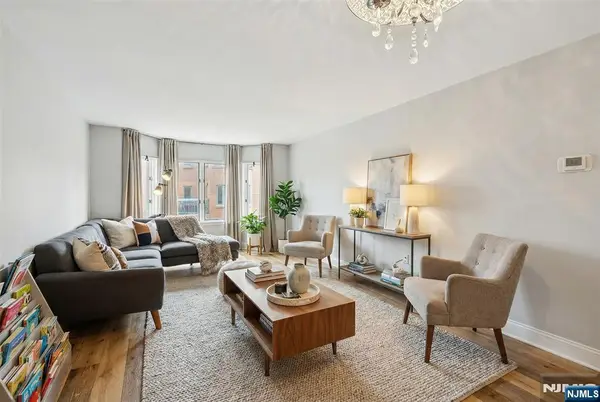 403 Hancock Court 403, Edgewater, NJ 07020