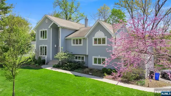 1 Collins Avenue, Closter, NJ 07624