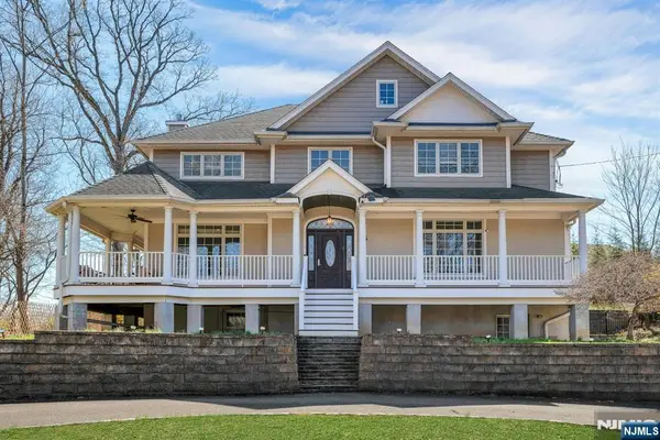 26 Sunset Road, Livingston, NJ 07039