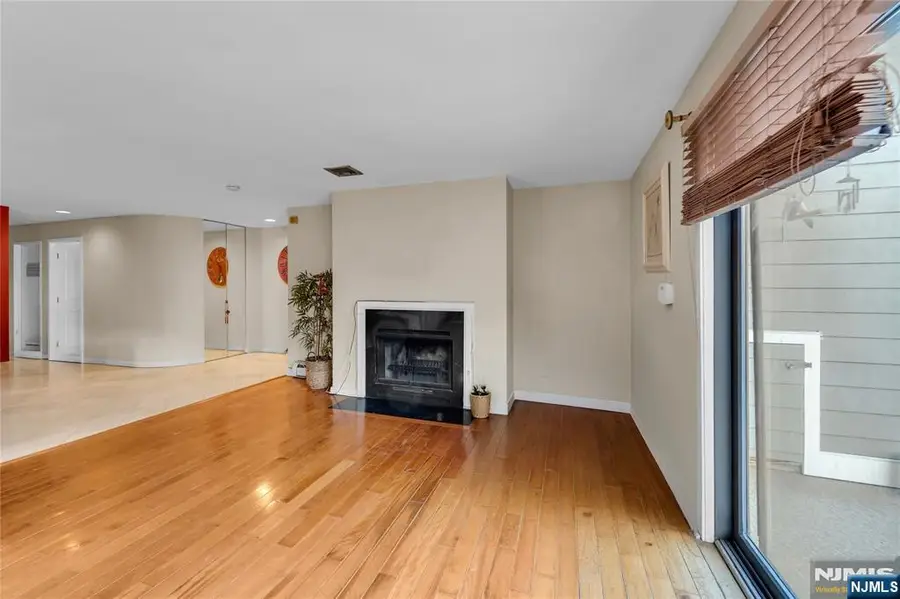 8C Cove Lane, North Bergen, NJ 07047 - #2