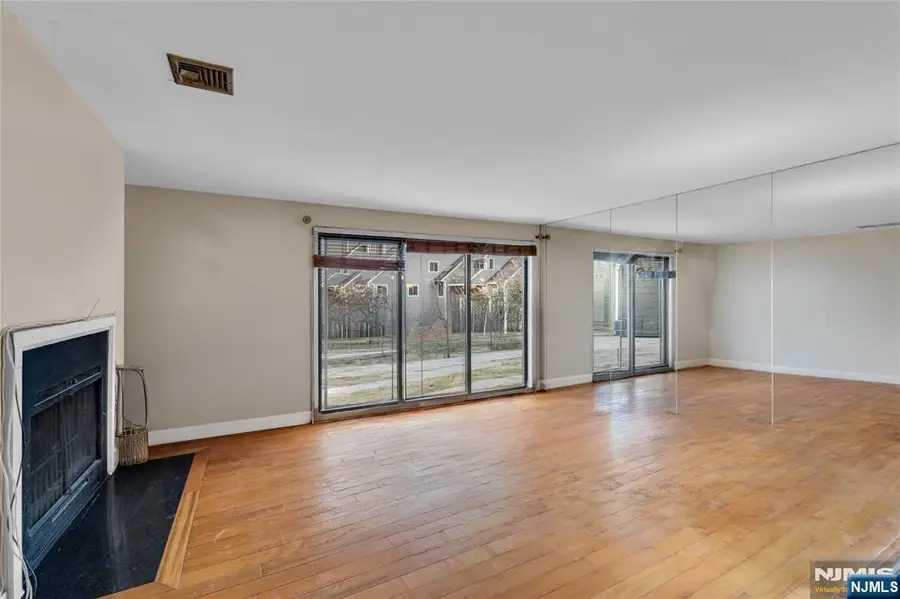 8C Cove Lane, North Bergen, NJ 07047 - #3