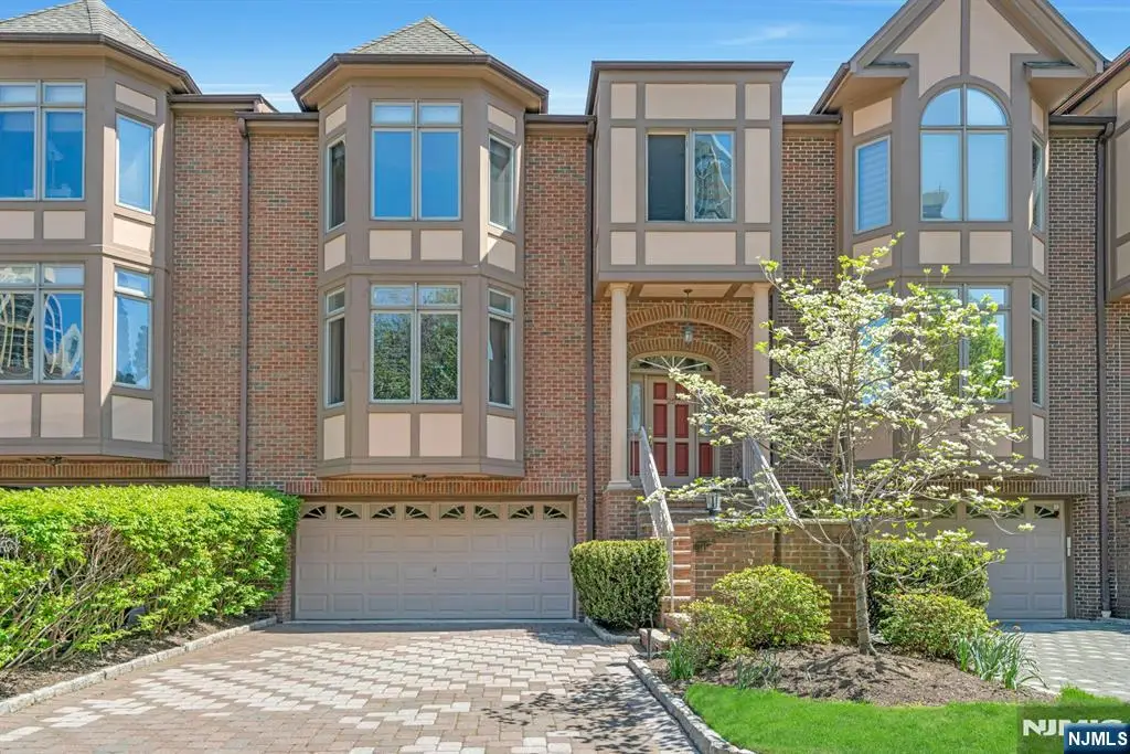 25 Victoria Place, Fort Lee, NJ 07024 - #1