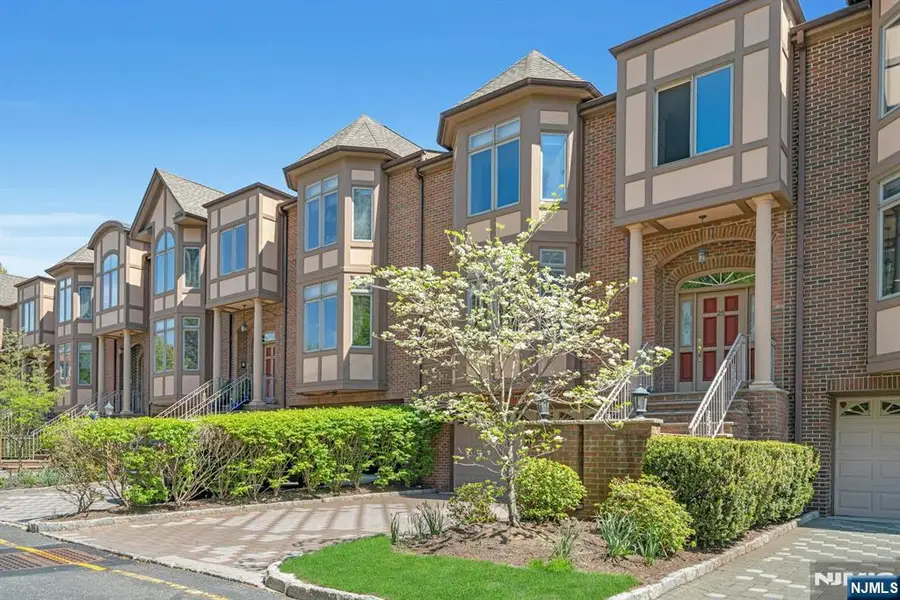 25 Victoria Place, Fort Lee, NJ 07024 - #3