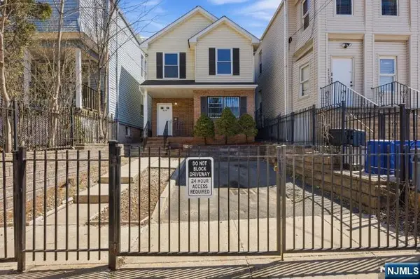 424 15th Street, Newark, NJ 07103