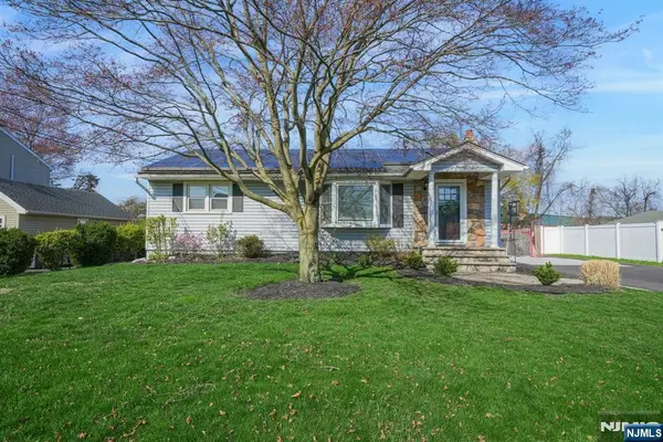 15 Margaret Drive, Montville Township, NJ 07058