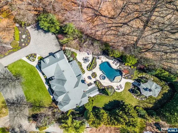 390 Lavelle Court, Wyckoff, NJ 07481