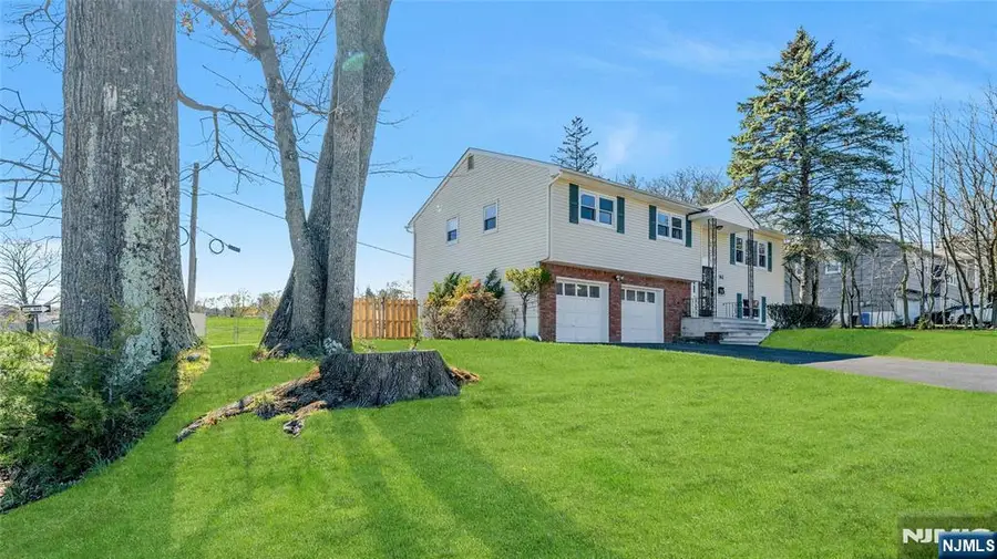 162 Grove Avenue, Verona, NJ 07044 - #2