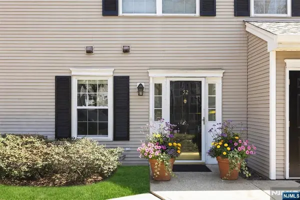 52 Greenbrook Drive 52, Bloomfield, NJ 07003