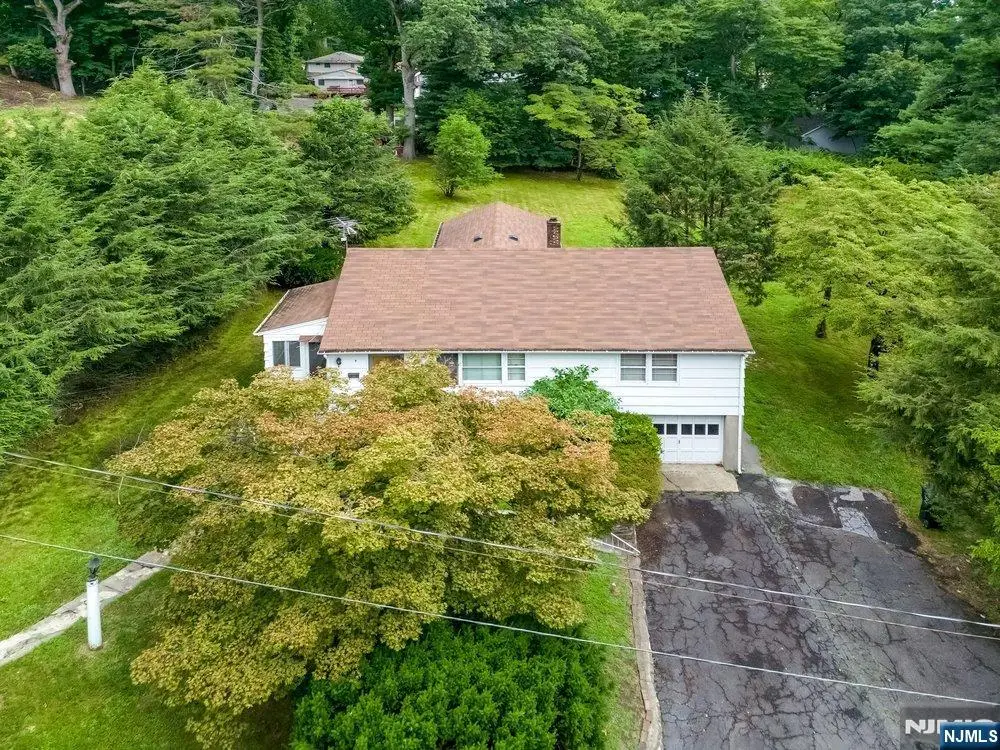 4 Schubert Lane, Paramus, NJ 07652 - #1