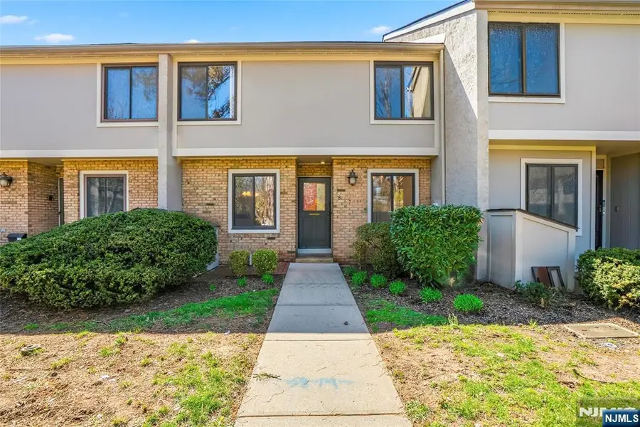 8 Irongate 202, Metuchen, NJ 08840 - #2