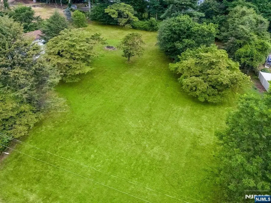 6 Schubert Lane, Paramus, NJ 07652 - #2