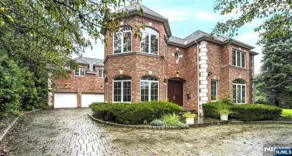 1 Euclid Road, Fort Lee, NJ 07024