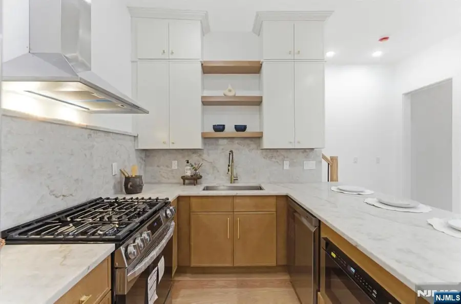 113 Oak Street, Jersey City, NJ 07304 - #3