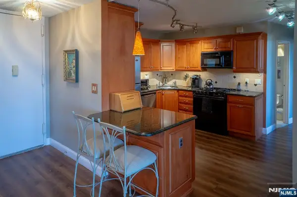 555 North Avenue 19C, Fort Lee, NJ 07024