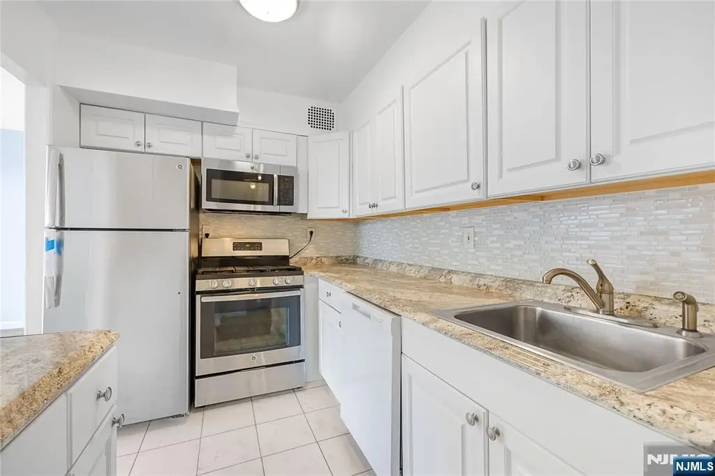 6050 Kennedy Boulevard 2E, West New York, NJ 07093 - #1