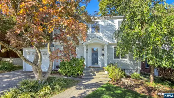 89 Surrey Lane, Tenafly, NJ 07670