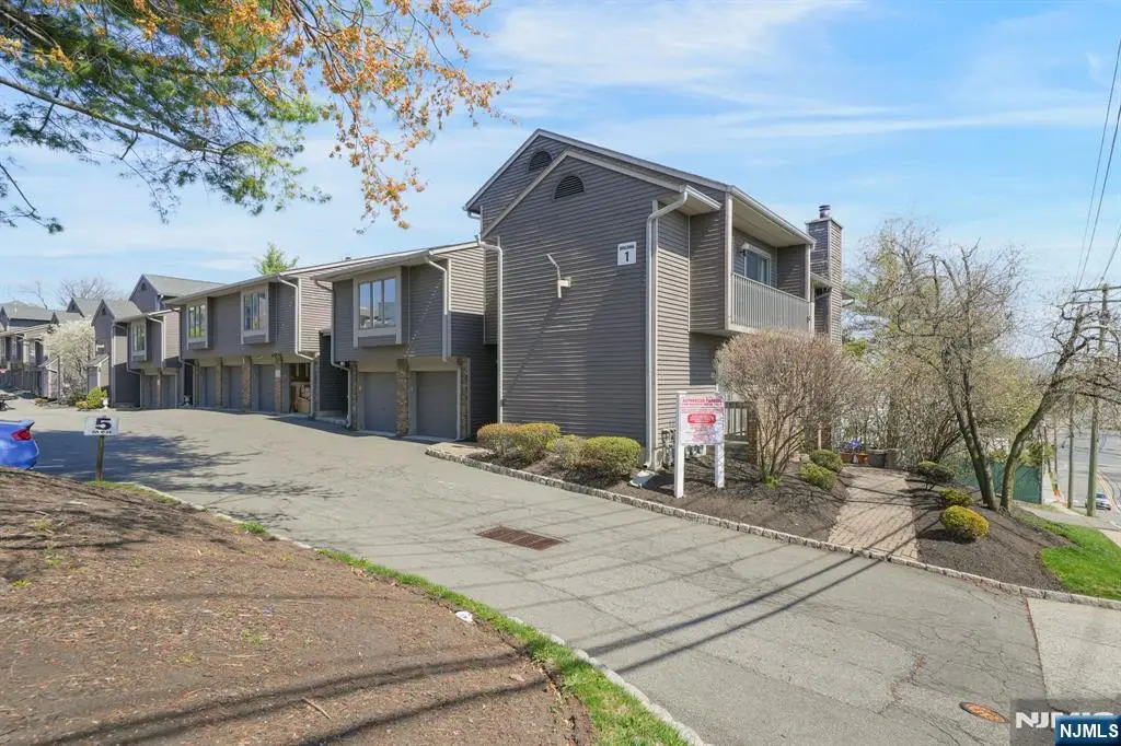 855 Valley Brook Avenue 1B, Lyndhurst, NJ 07071 - #1