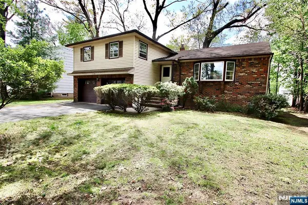 5-22 Dorothy Street, Fair Lawn, NJ 07410