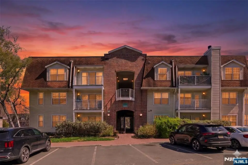 400 Crown Court 561, Edgewater, NJ 07020 - #1