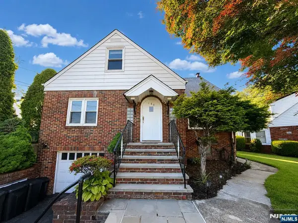 165 Oak Grove Avenue, Hasbrouck Heights, NJ 07604