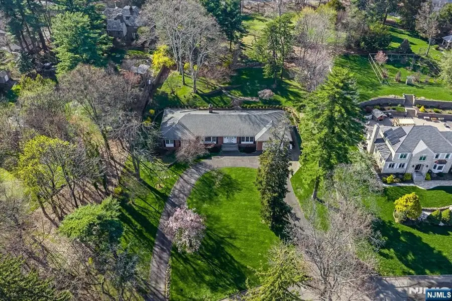 5 Edgehill Road, West Orange, NJ 07052 - #2