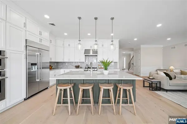 21 Muirfield Lane, River Vale, NJ 07675