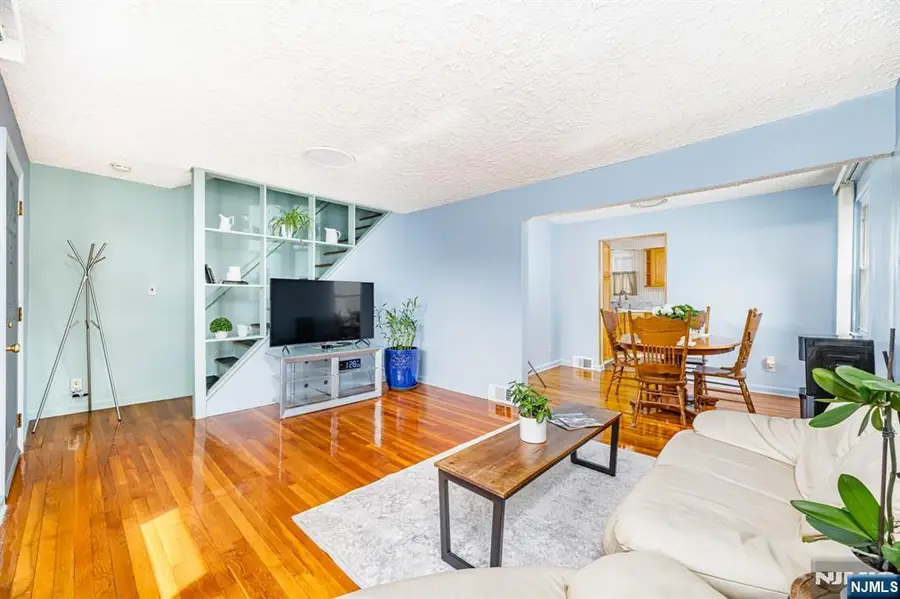 40 South Drive, Rochelle Park, NJ 07662 - #3