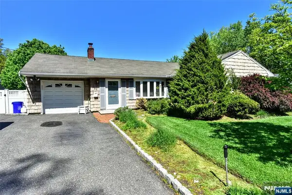31 Susan Avenue, Midland Park, NJ 07432