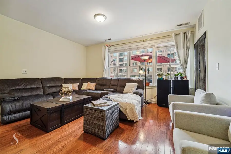 20 Ave At Port Imperial 113, West New York, NJ 07093 - #3